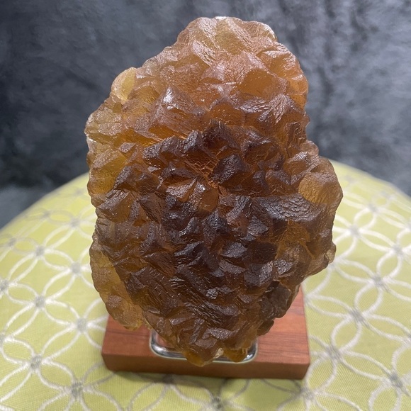 UNIQUE YELLOW FLUORITE- STRONG PURPLE UV REACTION 4”x2.5” NATURAL CRYSTAL - Picture 1 of 11